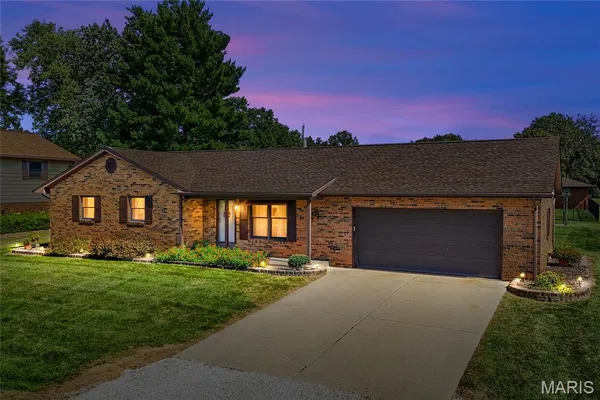 $235,000 | 2 Carol Drive, Waterloo, IL 62298