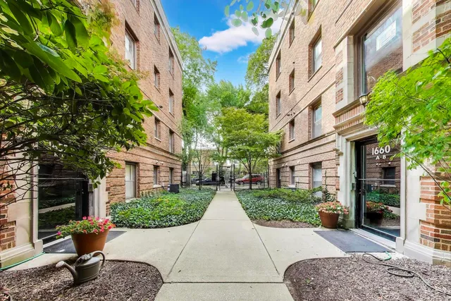 $165,000 | 1658 West Farwell Avenue, Unit GC, Chicago, IL 60626