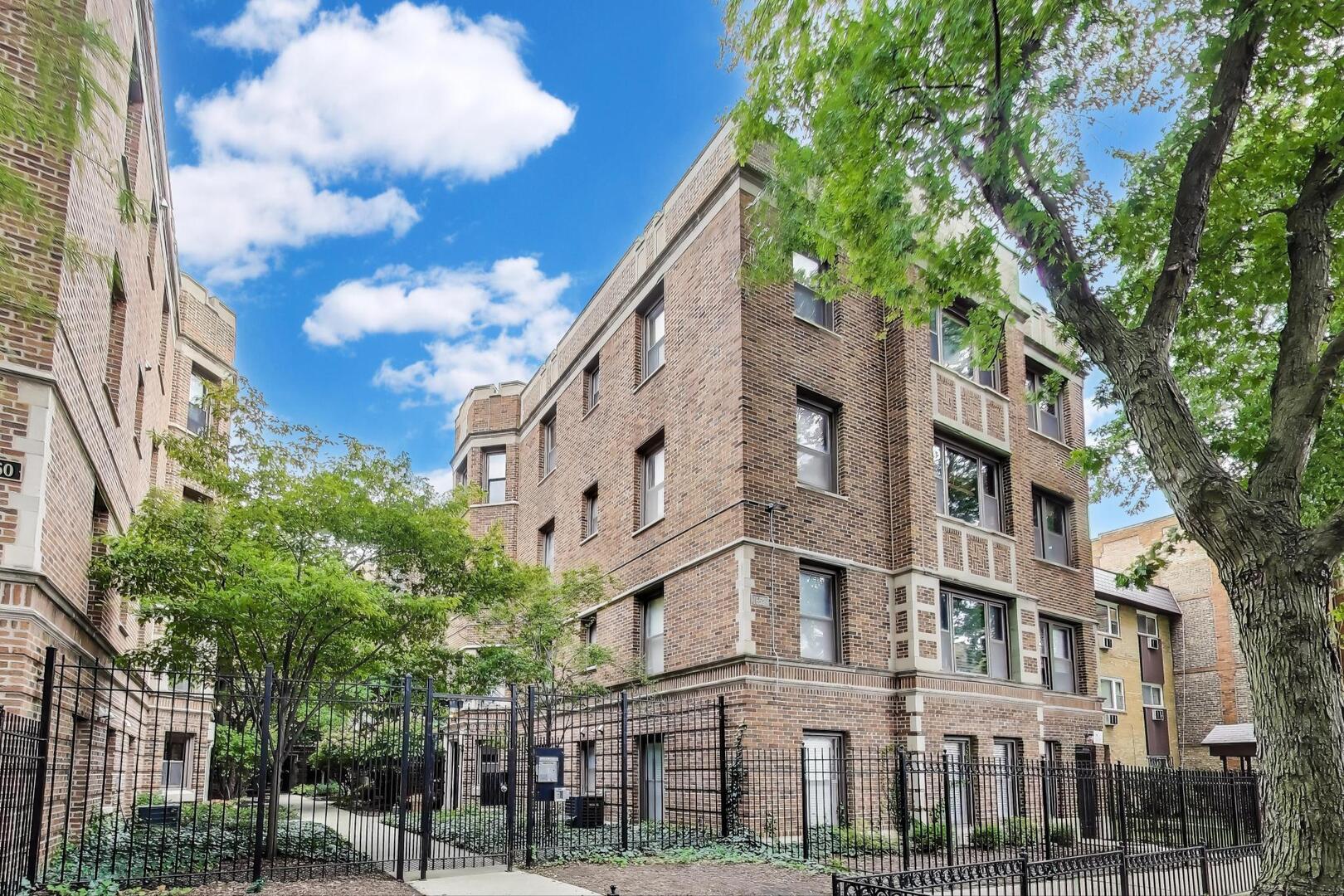 1658 West Farwell Avenue, Unit GC Chicago, IL 60626 - Photo 19 of 20 a view of a building