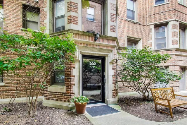 $165,000 | 1658 West Farwell Avenue, Unit GC, Chicago, IL 60626