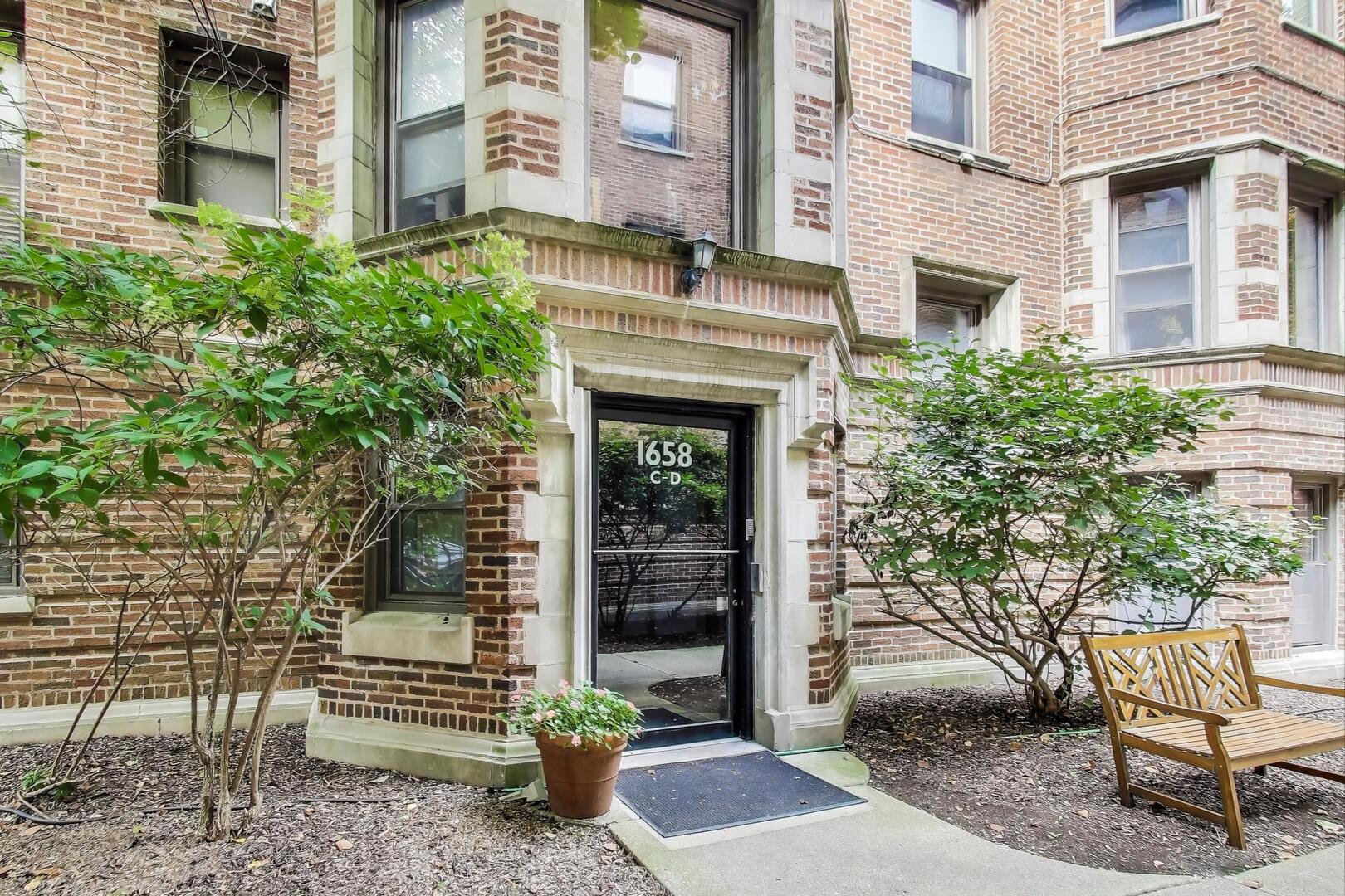 1658 West Farwell Avenue, Unit GC Chicago, IL 60626 - Photo 2 of 20 a front view of a house with a garden