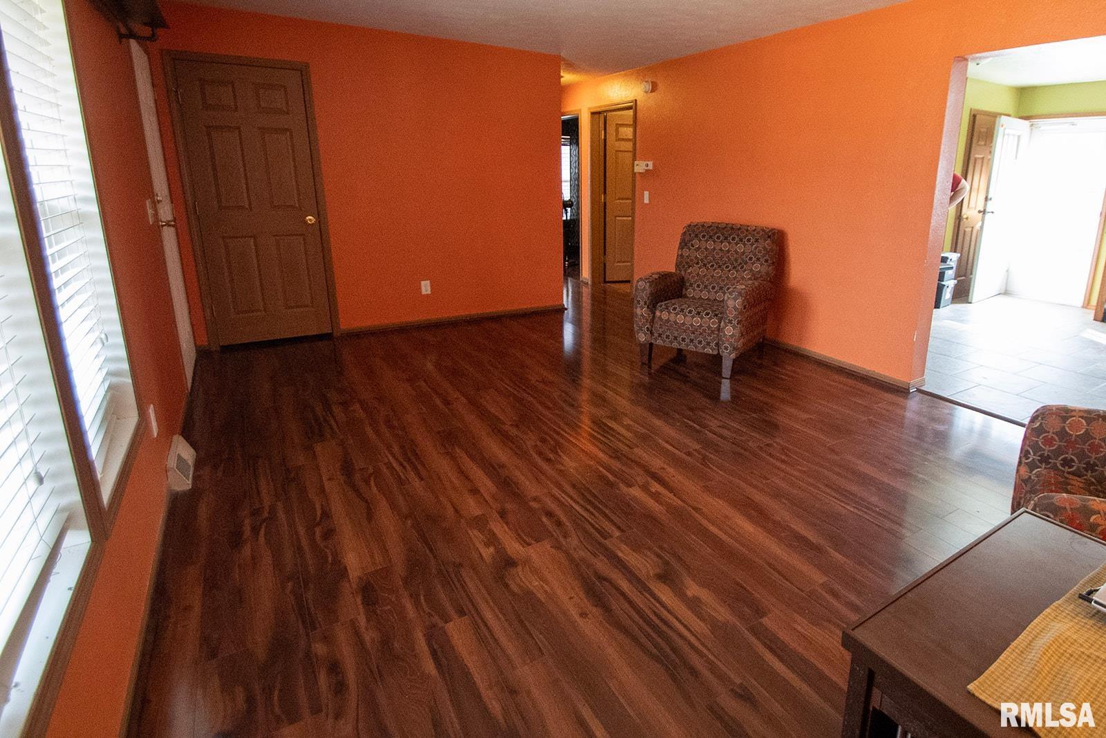 2724 Sheridan Road Pekin, IL 61554 - Photo 4 of 27 Gallery Image 4