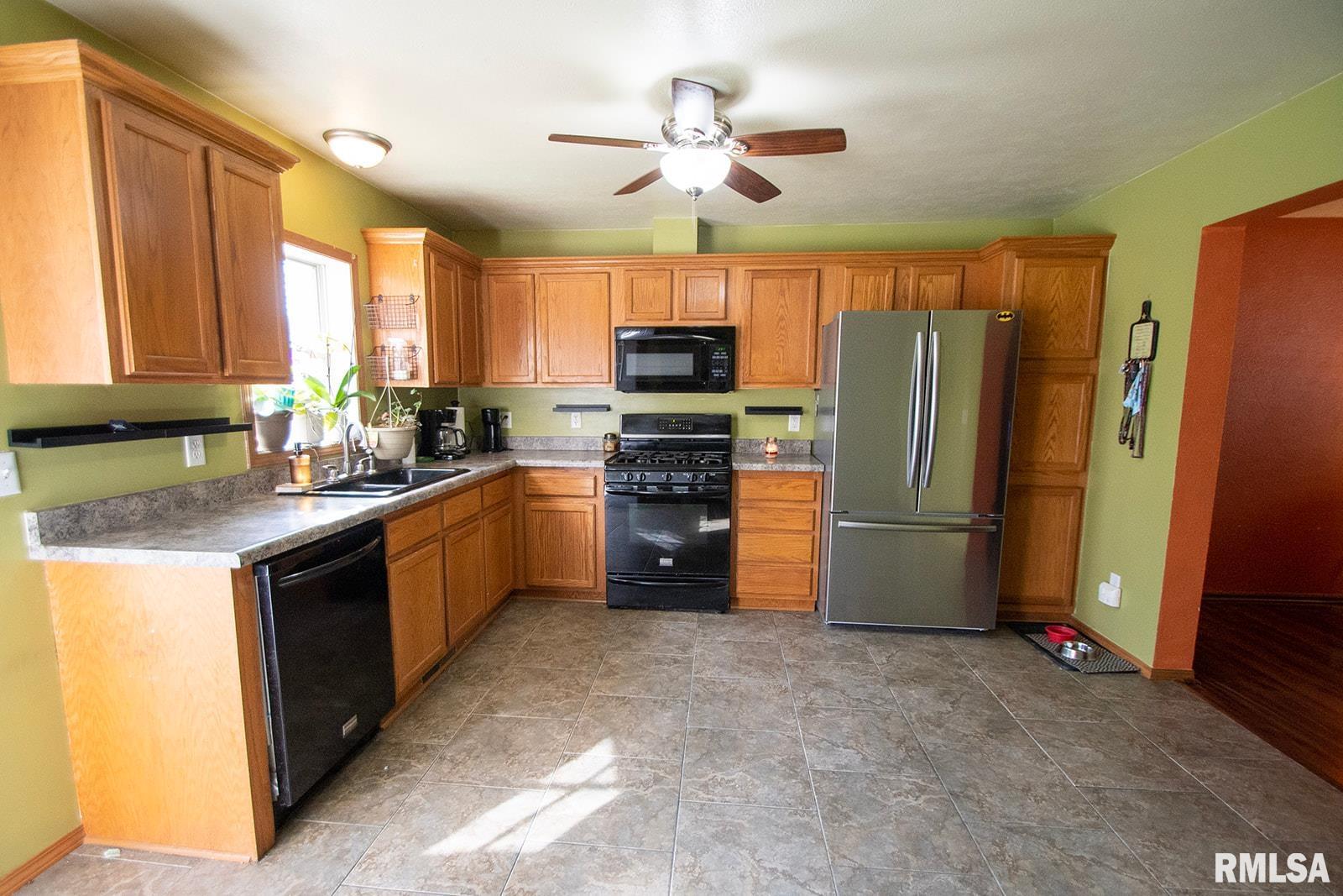 2724 Sheridan Road Pekin, IL 61554 - Photo 5 of 27 Gallery Image 5