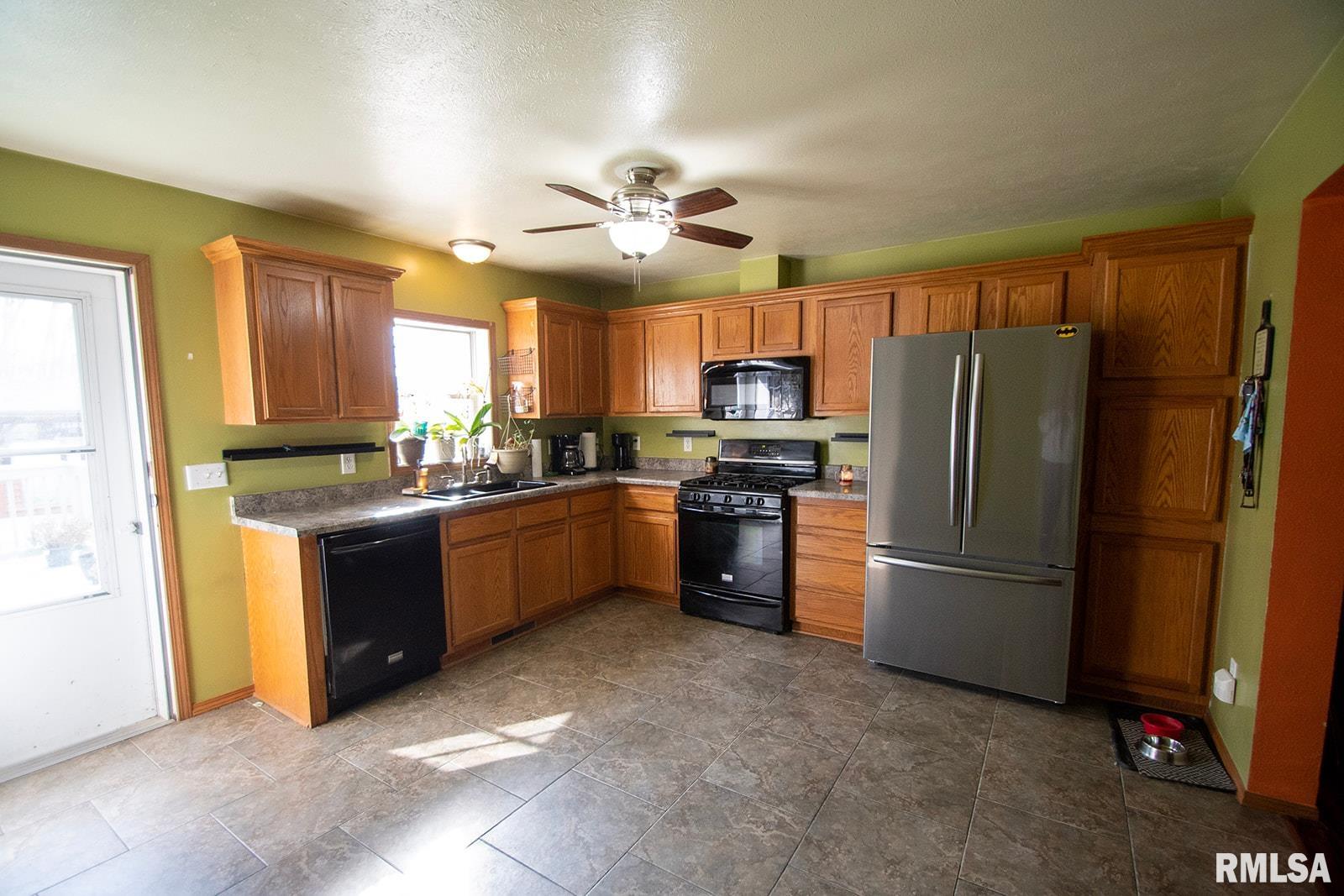 2724 Sheridan Road Pekin, IL 61554 - Photo 6 of 27 Gallery Image 6