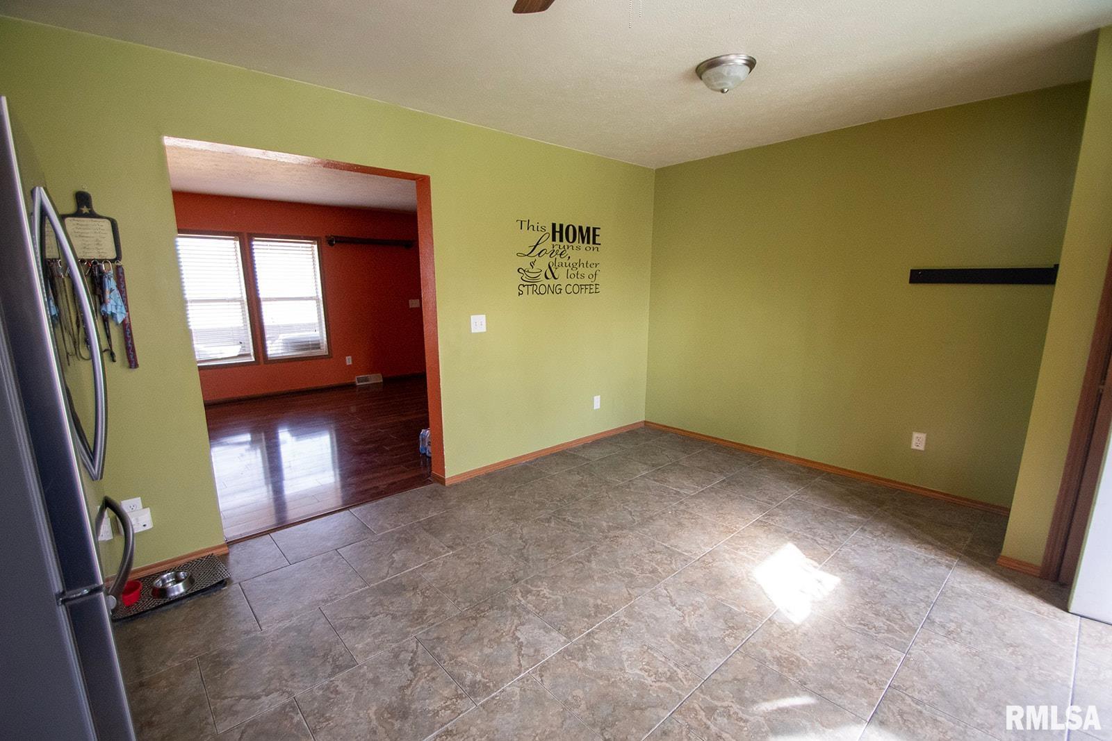 2724 Sheridan Road Pekin, IL 61554 - Photo 7 of 27 Gallery Image 7