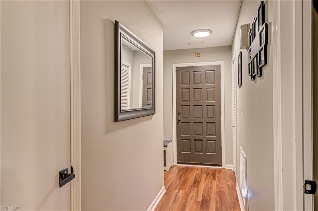 224 Lamplighter Circle Winston-Salem, NC 27104 - Photo 4 of 33