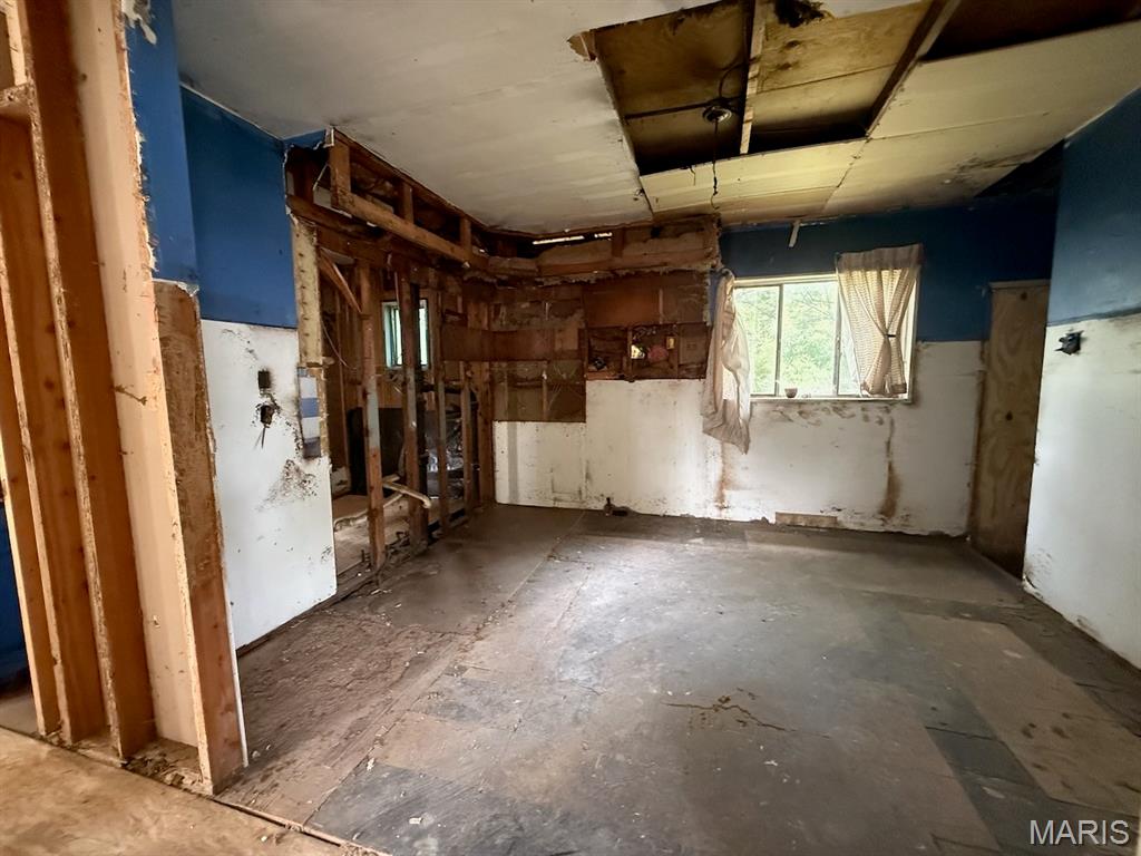 10517 Lord Drive St. Louis, MO 63136 - Photo 7 of 16