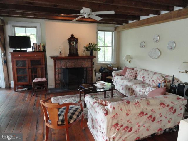 16611 Sugarland Road Boyds, MD 20841 - Photo 19 of 28 Family Room