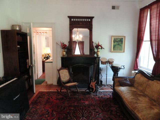 16611 Sugarland Road Boyds, MD 20841 - Photo 28 of 28 Living Room