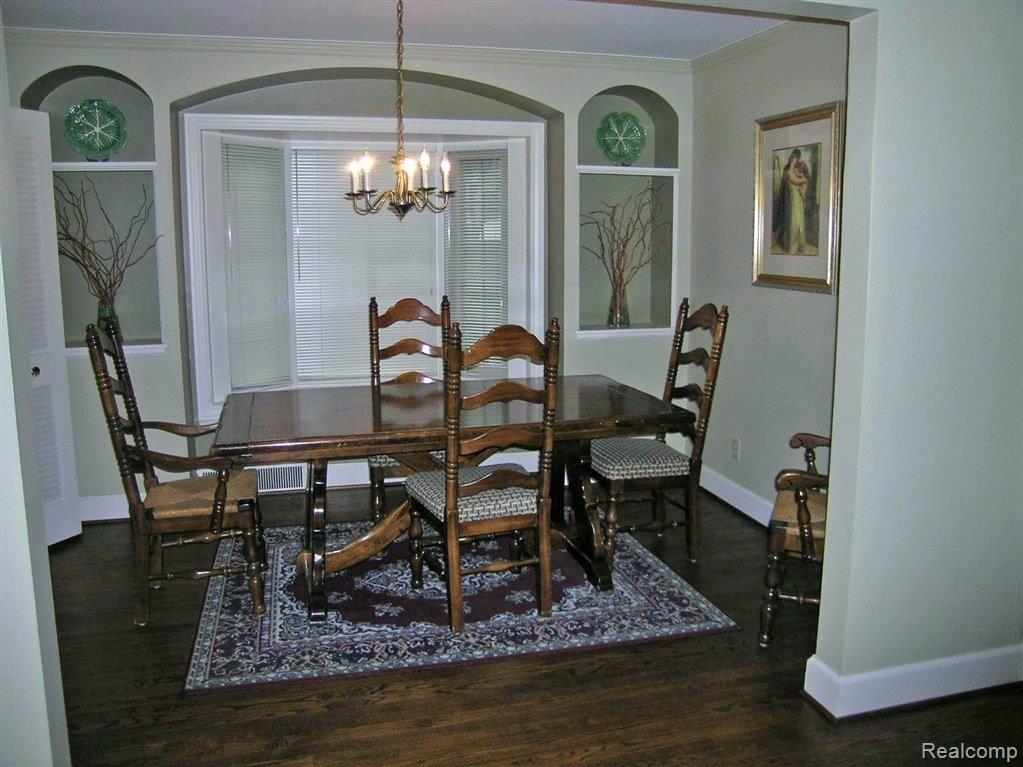 145 Mapleton Road Grosse Pointe, MI 48236 - Photo 5 of 9 dining rm.JPG