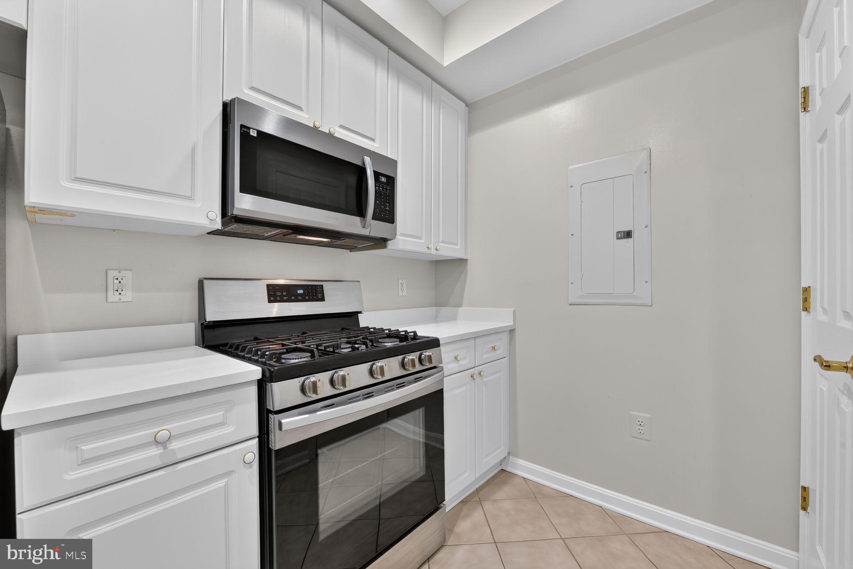 11775 Stratford House Place, Unit 112 Reston, VA 20190 - Photo 13 of 53 Kitchen