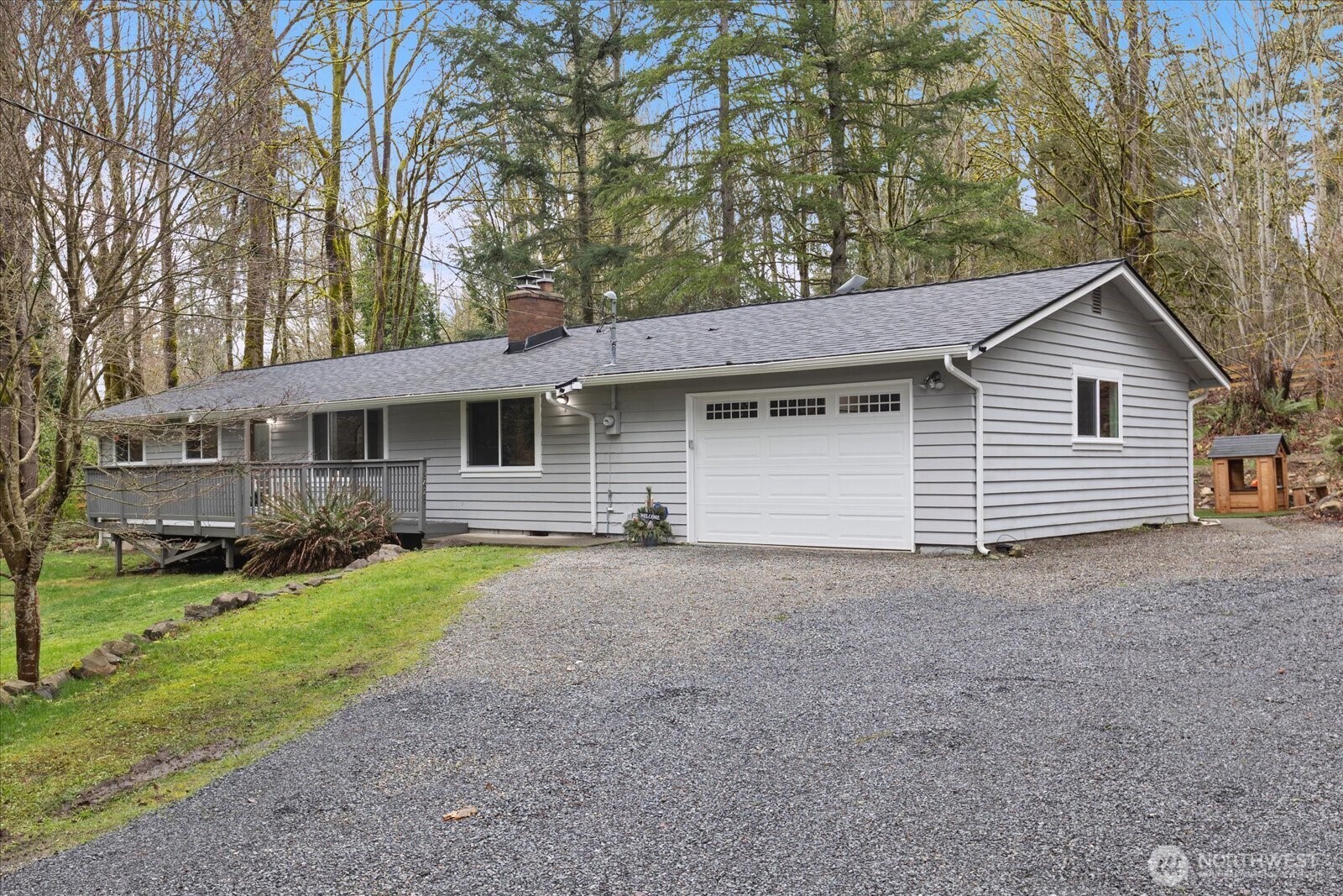 13425 North Echo Lake Road Snohomish, WA 98296 - Photo 2 of 39 front view of a house with a yard