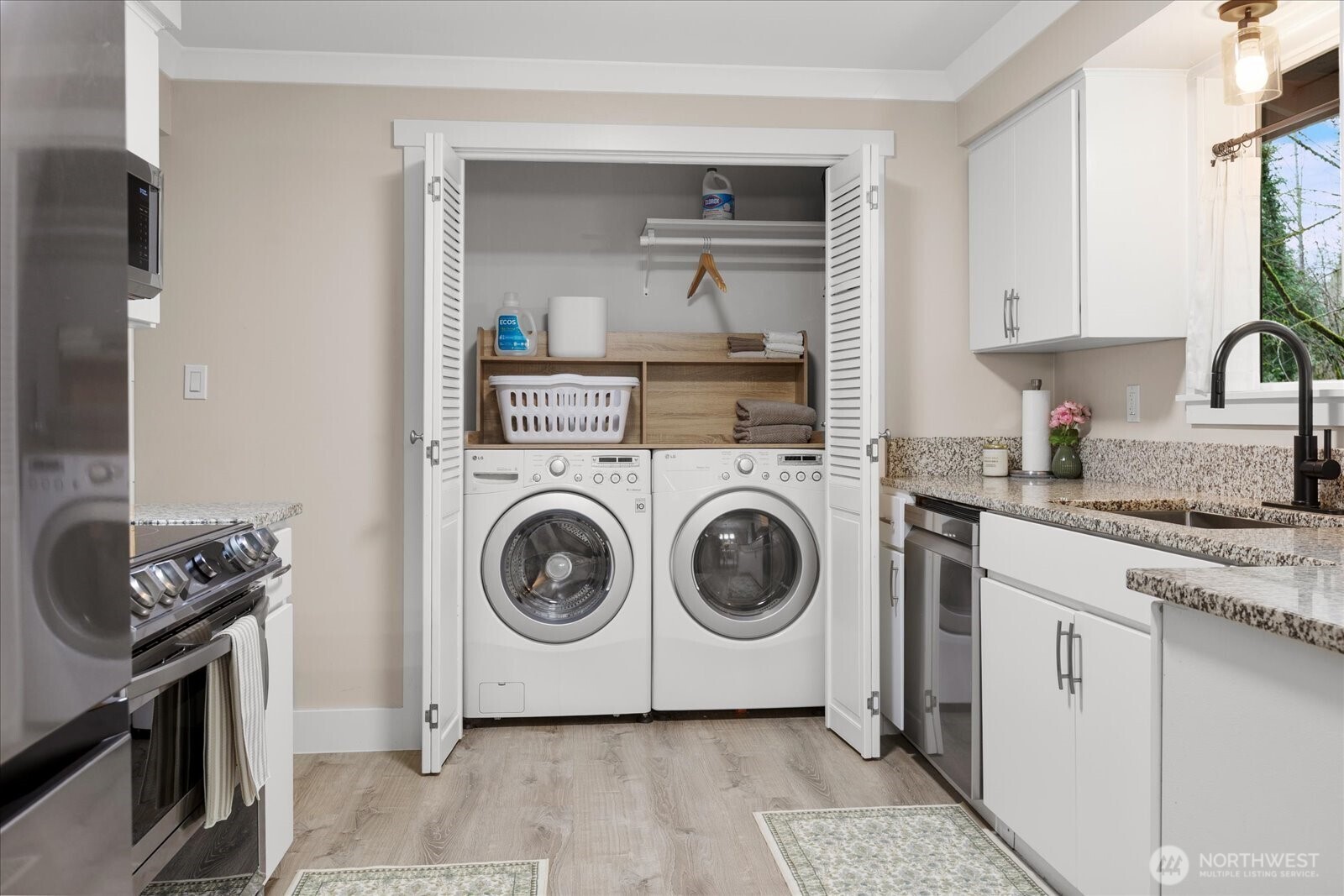 13425 North Echo Lake Road Snohomish, WA 98296 - Photo 26 of 39 a utility room with sink dryer and washer