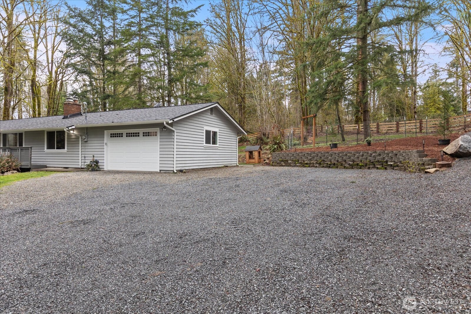13425 North Echo Lake Road Snohomish, WA 98296 - Photo 32 of 39 a house with a outdoor space