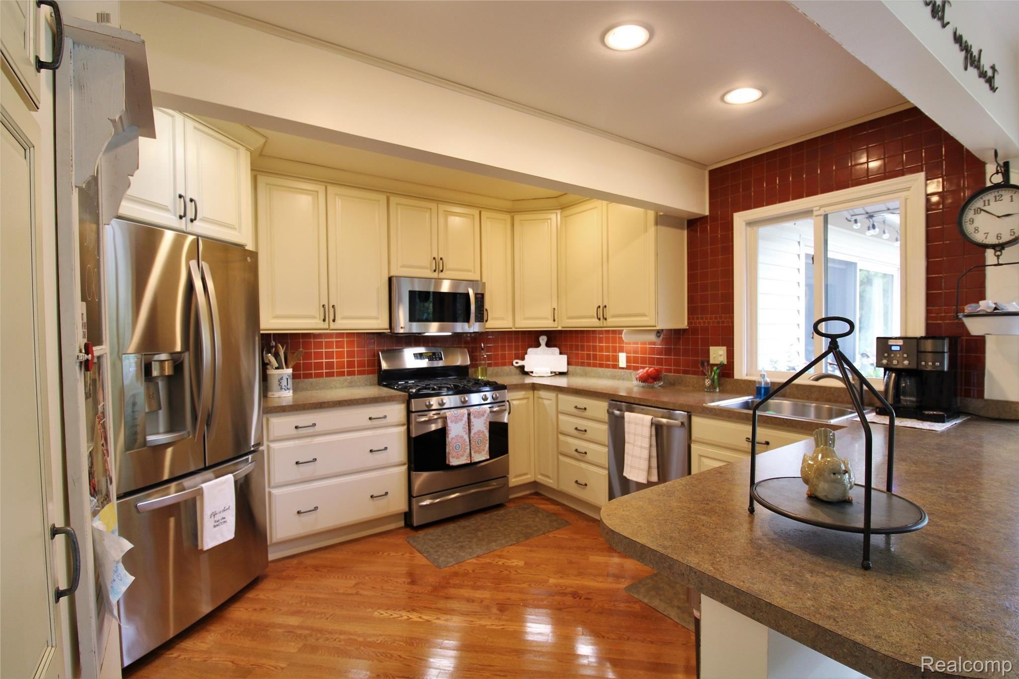 8350 Allen Road Clarkston, MI 48348 - Photo 14 of 38 IMG_2627.JPG