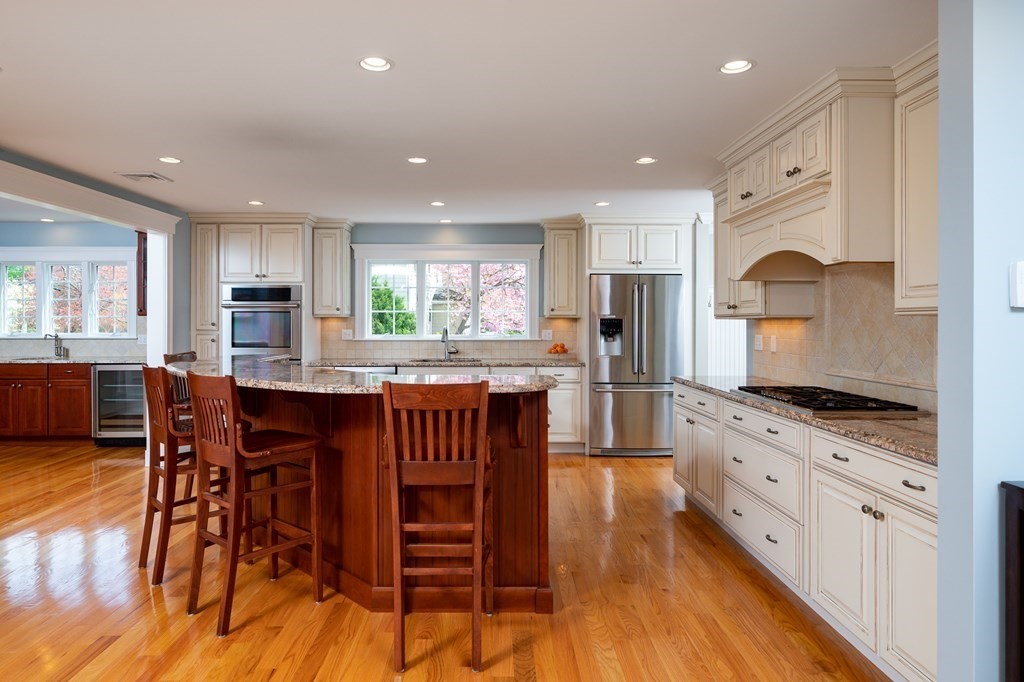 90 Meredith Circle Milton, MA 02186 - Photo 5 of 28