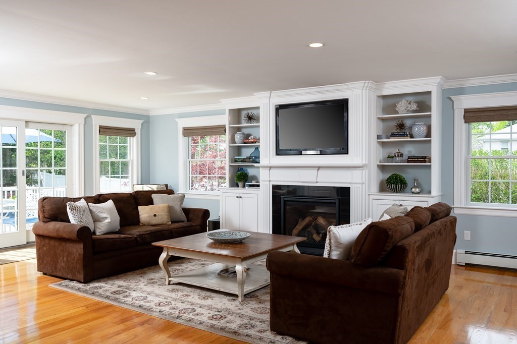 90 Meredith Circle Milton, MA 02186 - Photo 7 of 28