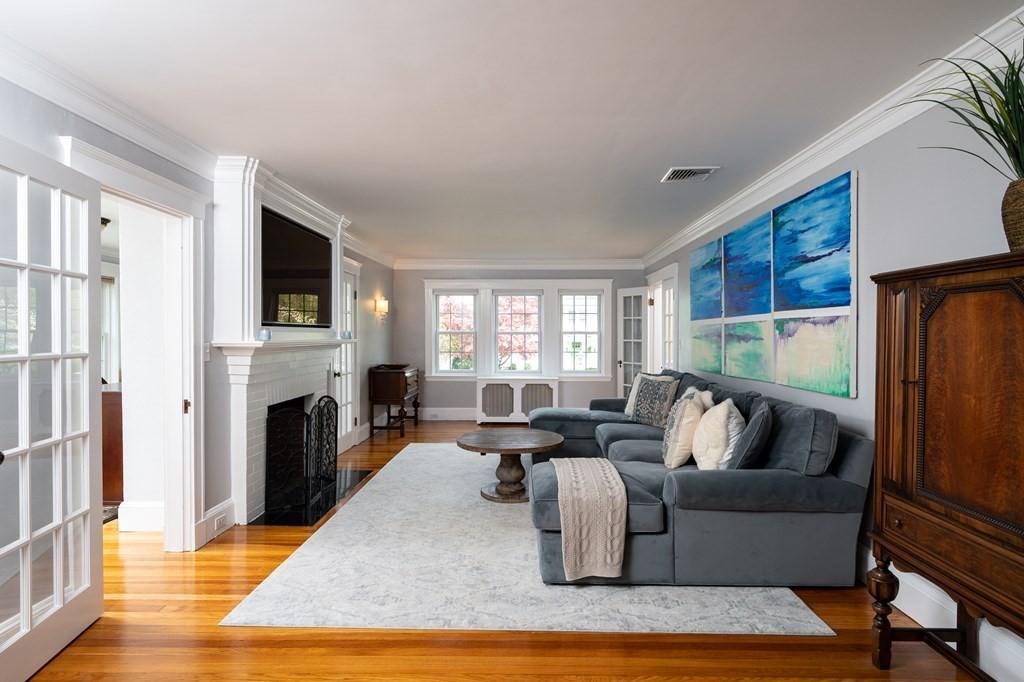 90 Meredith Circle Milton, MA 02186 - Photo 8 of 28