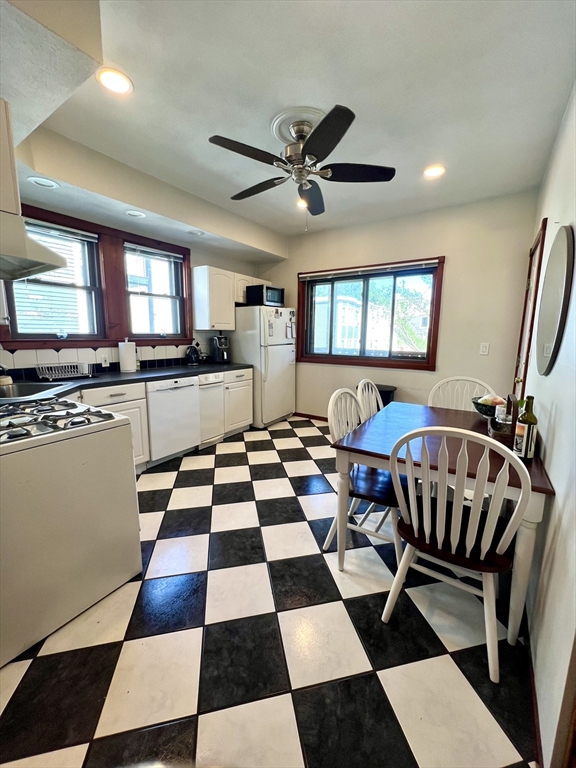 261 E Street, Unit 2 Boston, MA 02127 - Photo 14 of 16
