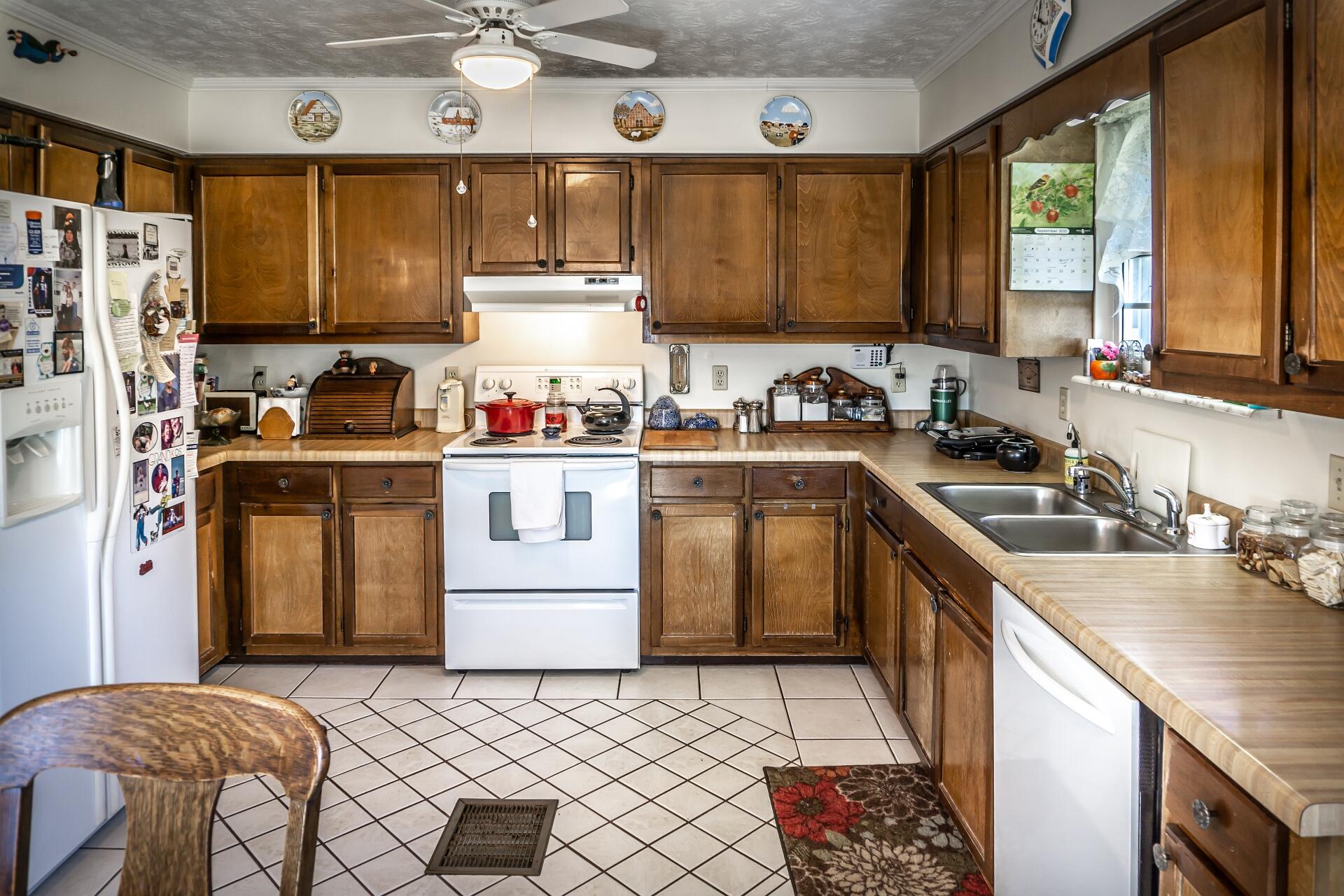 1530 Bales Road Mosheim, TN 37818 - Photo 9 of 173 1530IronBridgeM_003