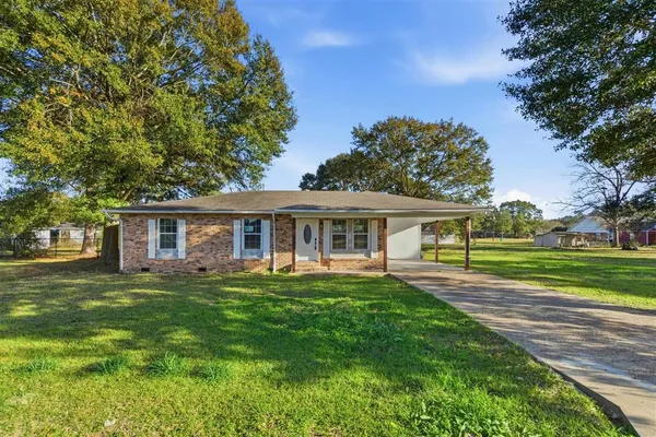 $220,000 | 452 Scenic Drive, Ville Platte, LA 70586
