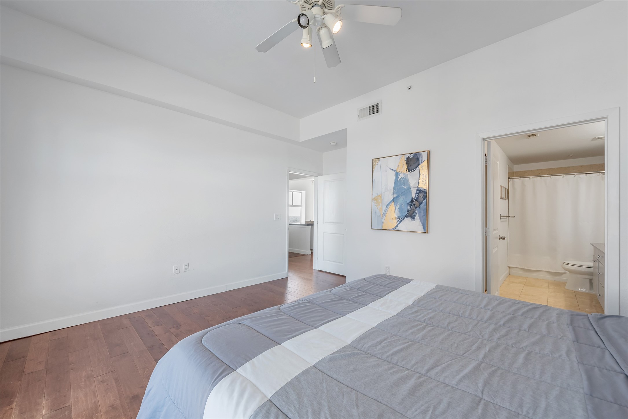 3505 Sage Road, Unit 2210 Houston, TX 77056 - Photo 17 of 40 A glimpse of the full ensuite bath and the inviting entryway leading into the primary bedroom.