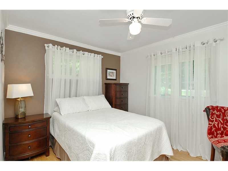 29 Simon Road Cheswick, PA 15024 - Photo 6 of 13 Master Bedroom. HARDWOOD FLOORS,CEILING FAN,CHOCOLATE ACCENT WALL,,2X6 CLOSET