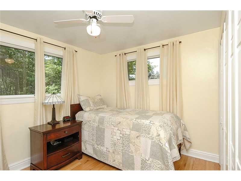 29 Simon Road Cheswick, PA 15024 - Photo 7 of 13 Bedroom. HARDWOOD FLOORS,CEILING FAN, 2X7 CLOSET