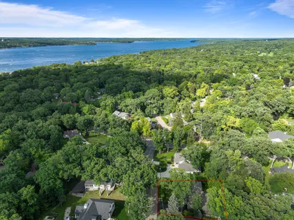 $1,795,000 | 853 Sauganash Drive, Fontana, WI 53125