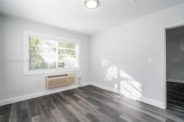 $2,300 | 7925 Hawthorne Avenue, Unit 4, Miami Beach, FL 33141