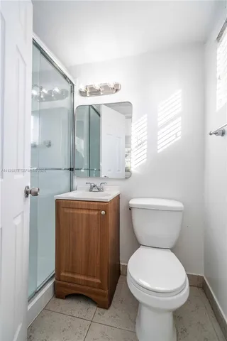 $2,300 | 7925 Hawthorne Avenue, Unit 4, Miami Beach, FL 33141