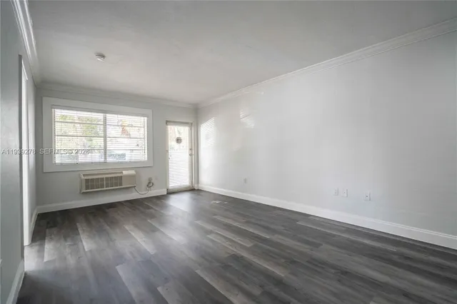 $2,300 | 7925 Hawthorne Avenue, Unit 4, Miami Beach, FL 33141