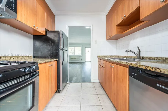$2,300 | 7925 Hawthorne Avenue, Unit 4, Miami Beach, FL 33141