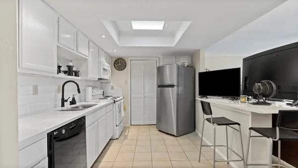 $125,000 | 14777 Wunderlich Drive, Unit 2013, Houston, TX 77069