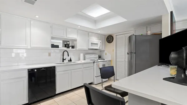 $125,000 | 14777 Wunderlich Drive, Unit 2013, Houston, TX 77069