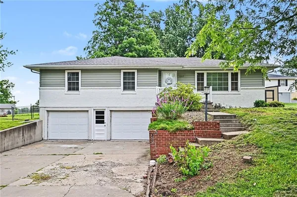 $225,000 | 1207 Safari Drive, St. Joseph, MO 64506