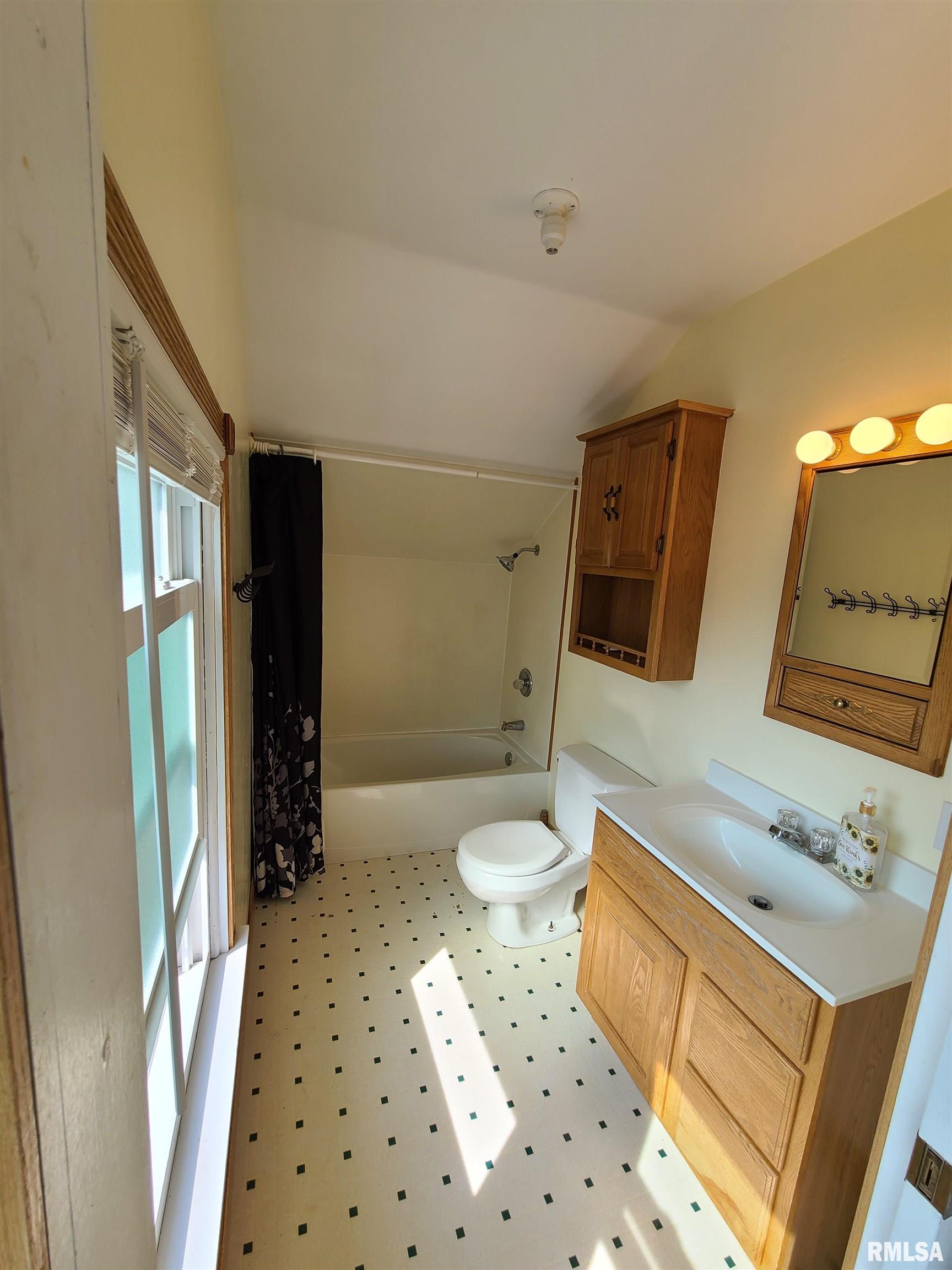 135 4th Street Bennett, IA 52721 - Photo 16 of 32 Gallery Image 16
