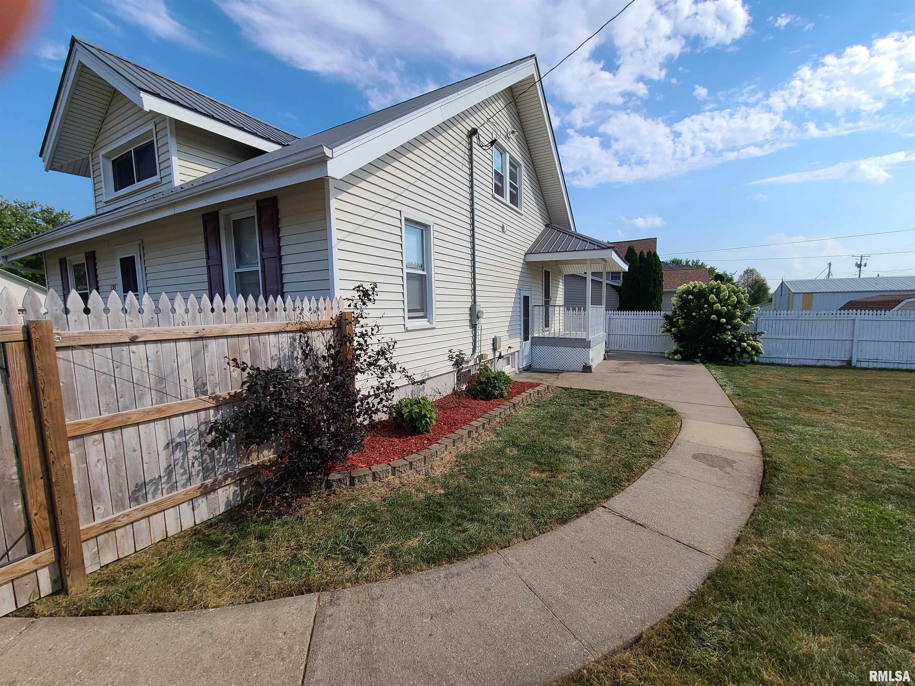 135 4th Street Bennett, IA 52721 - Photo 2 of 32 Gallery Image 2