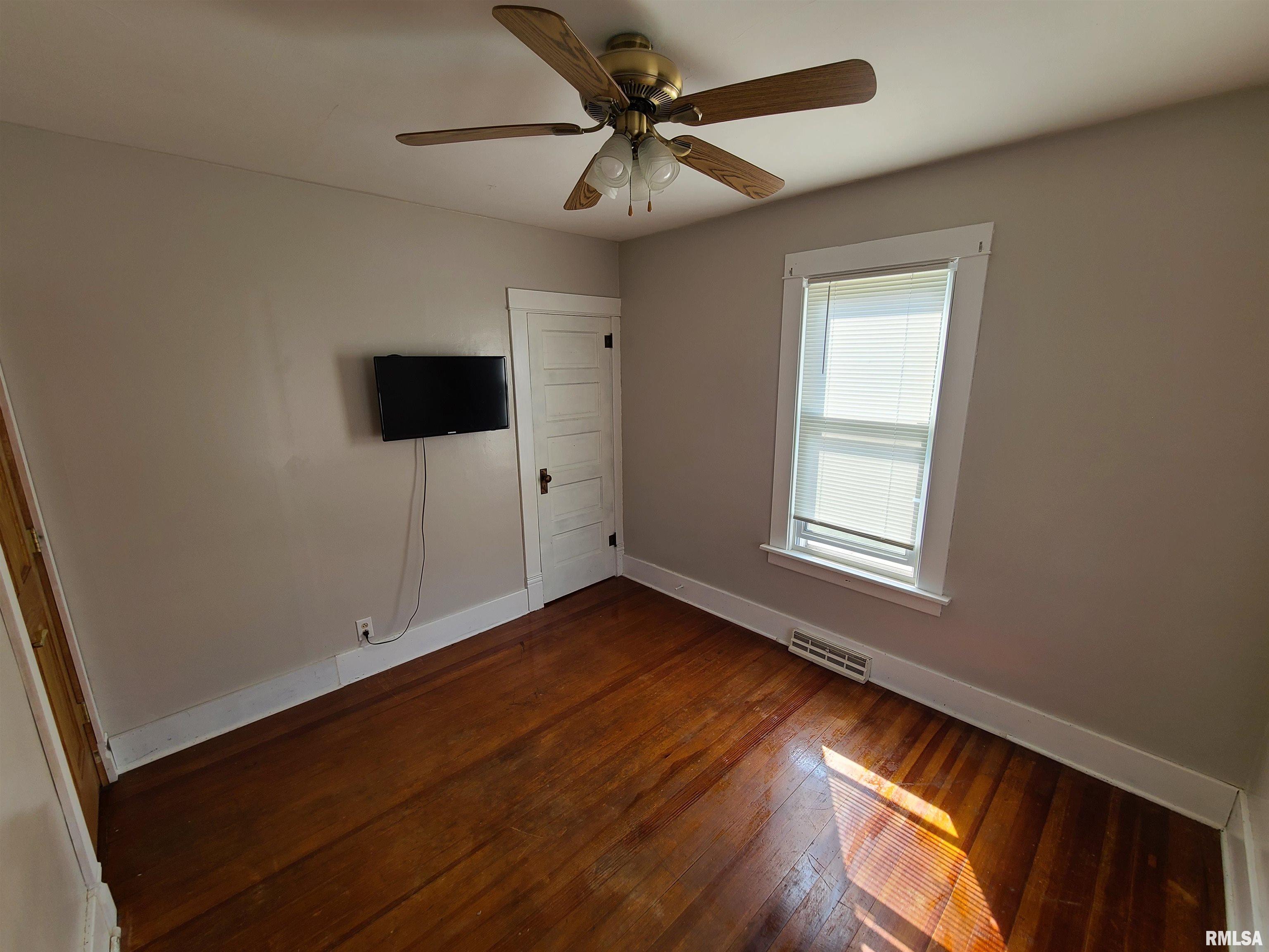 135 4th Street Bennett, IA 52721 - Photo 23 of 32 Gallery Image 23