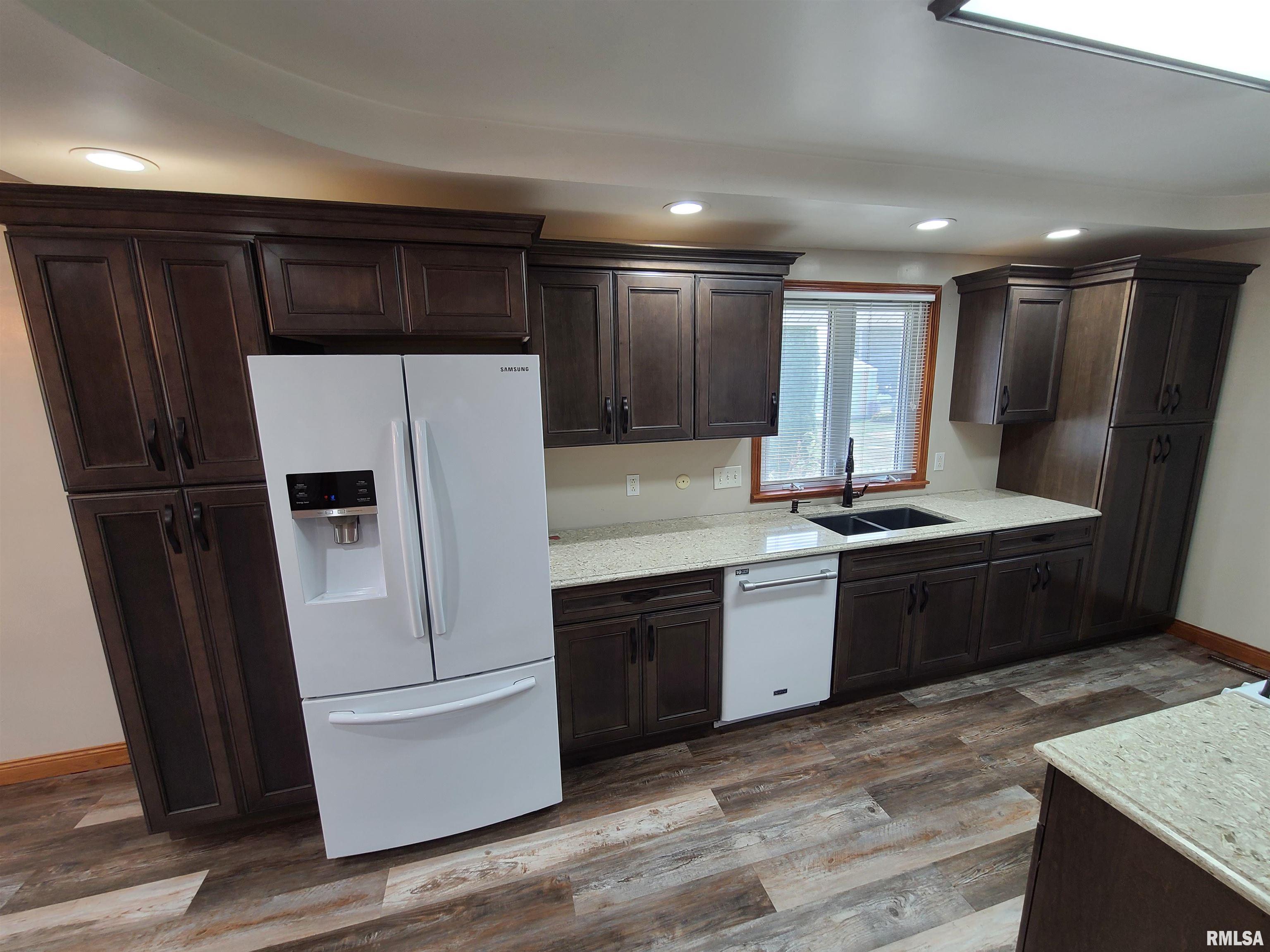 135 4th Street Bennett, IA 52721 - Photo 3 of 32 Gallery Image 3