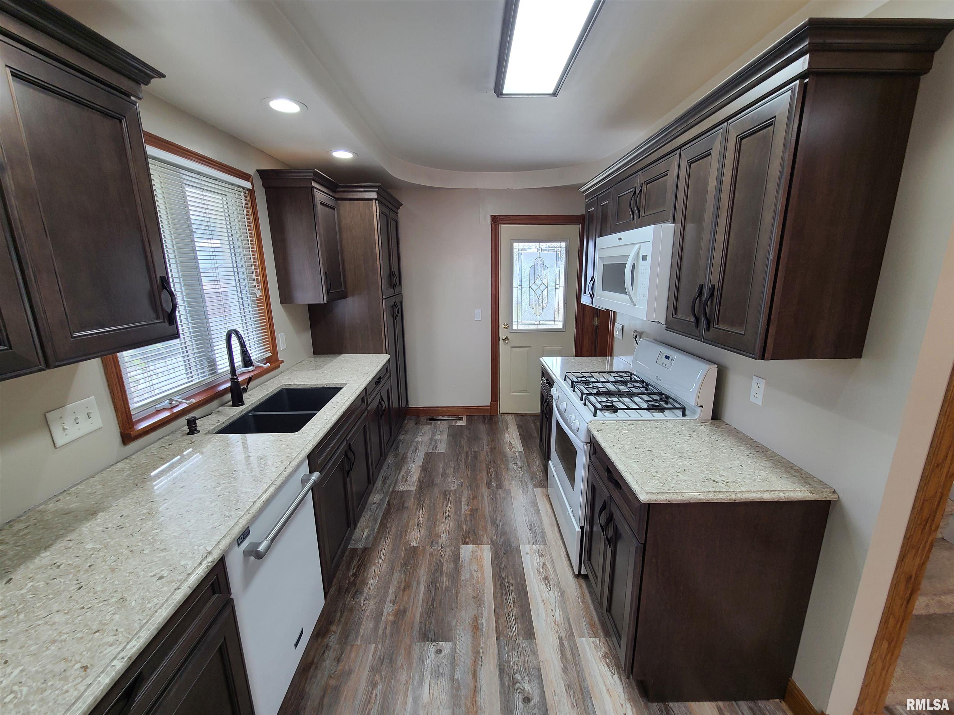 135 4th Street Bennett, IA 52721 - Photo 4 of 32 Gallery Image 4
