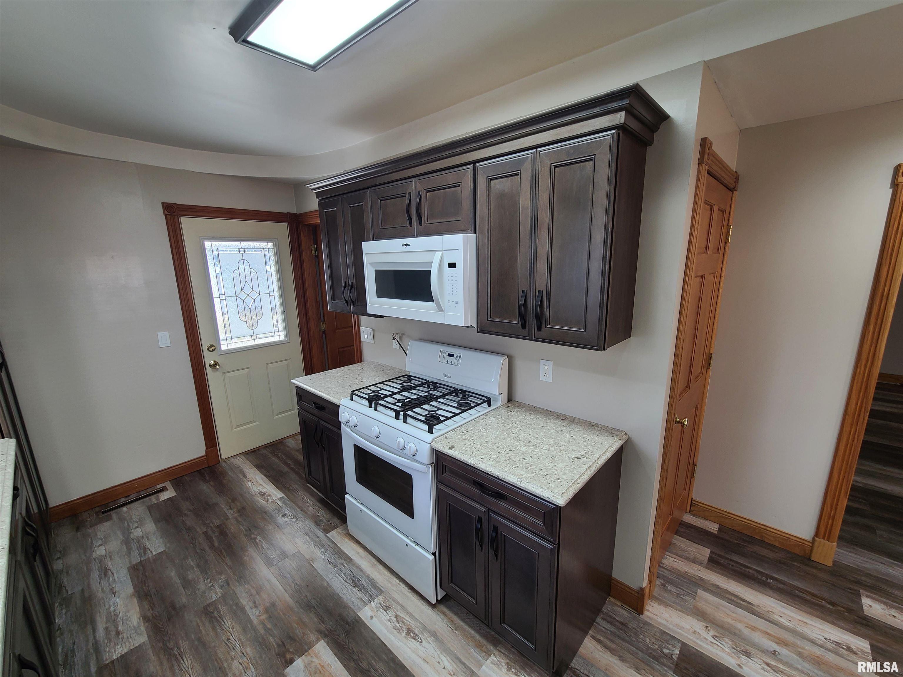 135 4th Street Bennett, IA 52721 - Photo 5 of 32 Gallery Image 5