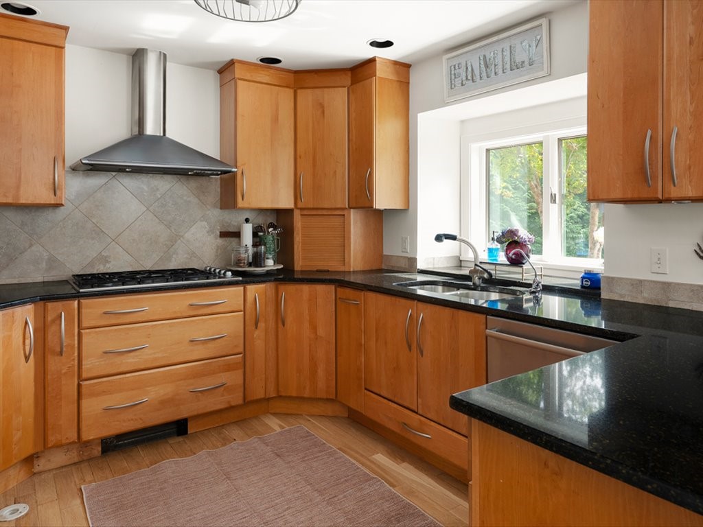 3 Rockridge Road Westerly, RI 02891 - Photo 13 of 33 Gallery Image 13