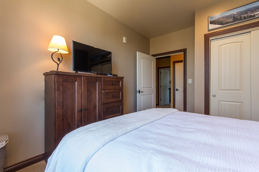 43 Middle Ridge Road, Unit RISING BEAR 310 South Londonderry, VT 05155 - Photo 19 of 32