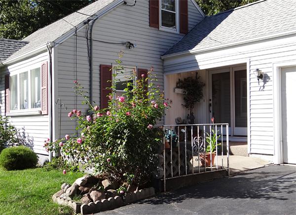 12 Duffy Lane Springfield, MA 01119 - Photo 3 of 24