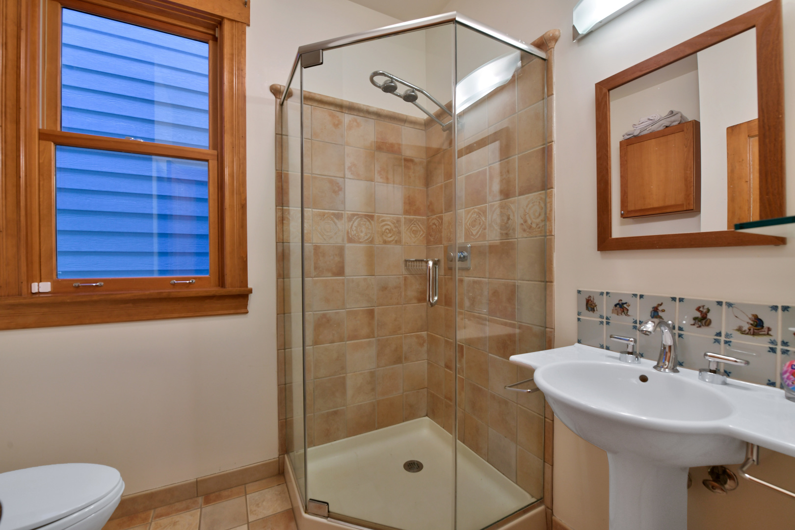 1726 Wesley Avenue Evanston, IL 60201 - Photo 20 of 27 a bathroom with a shower a sink and mirror
