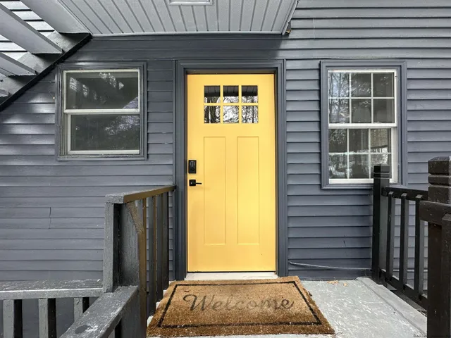 a view of entrance door of the house