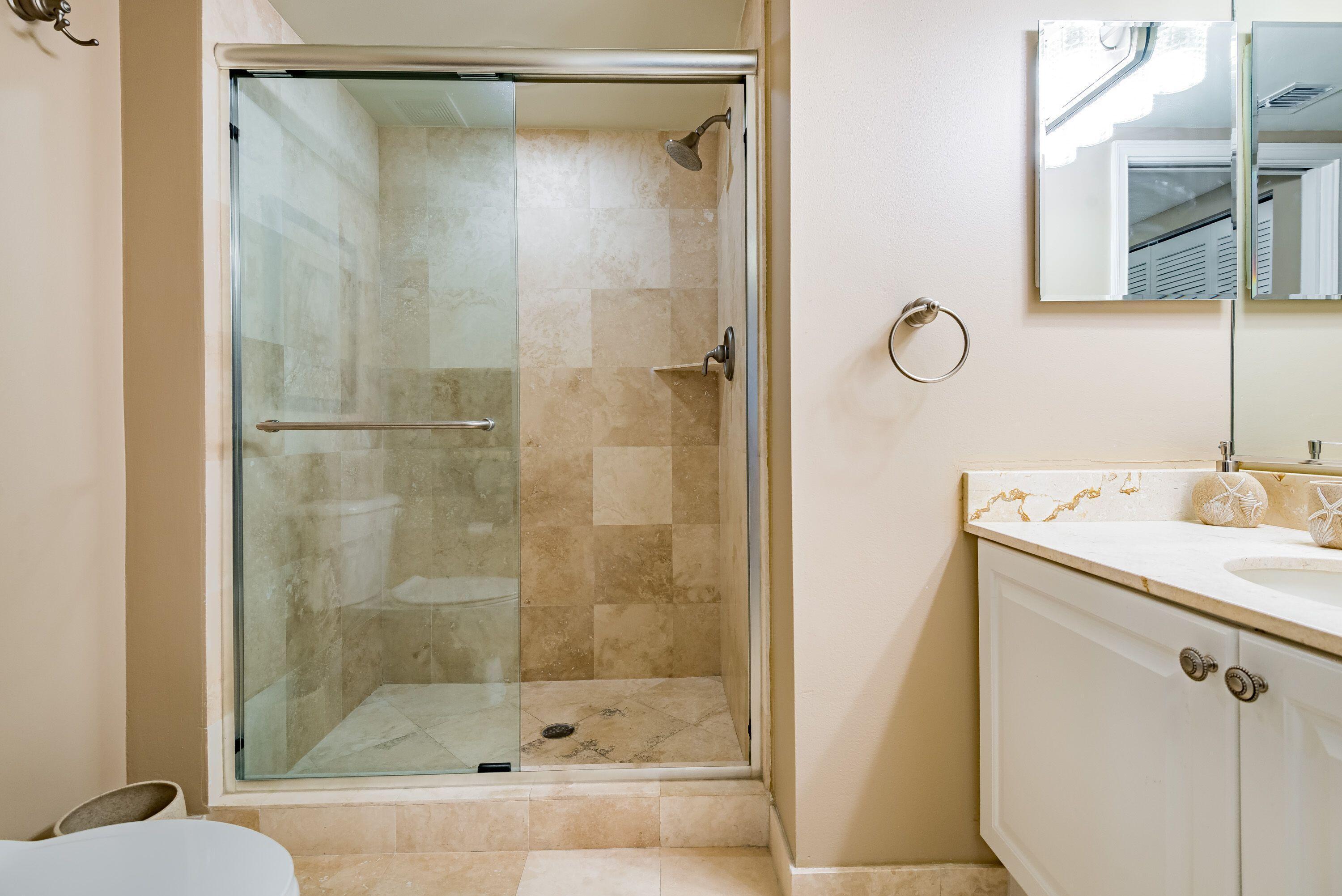 99 Southeast Mizner Boulevard, Unit 215 Boca Raton, FL 33432 - Photo 20 of 40 2nd Bath Shower
