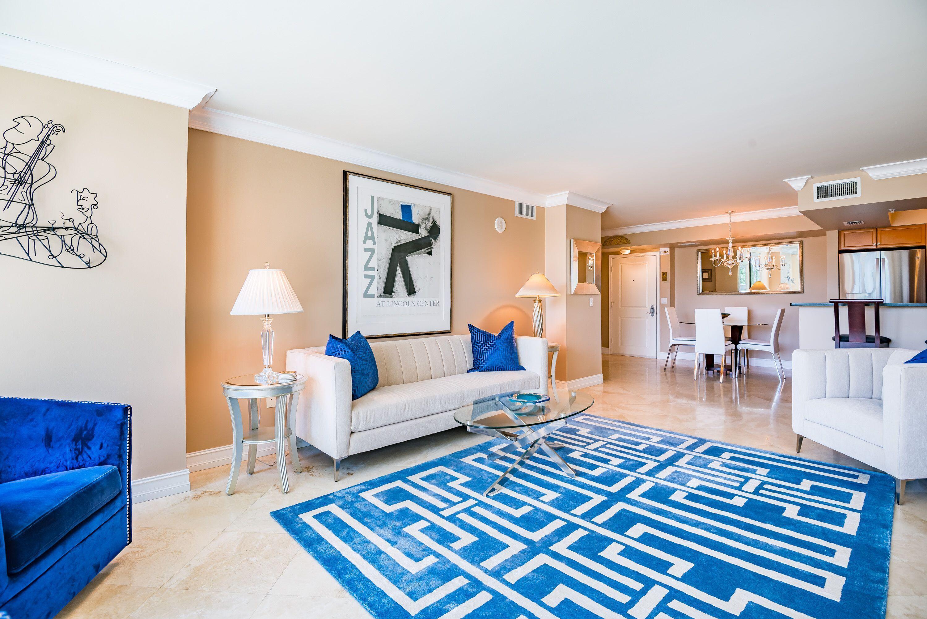 99 Southeast Mizner Boulevard, Unit 215 Boca Raton, FL 33432 - Photo 4 of 40 Living-Dining