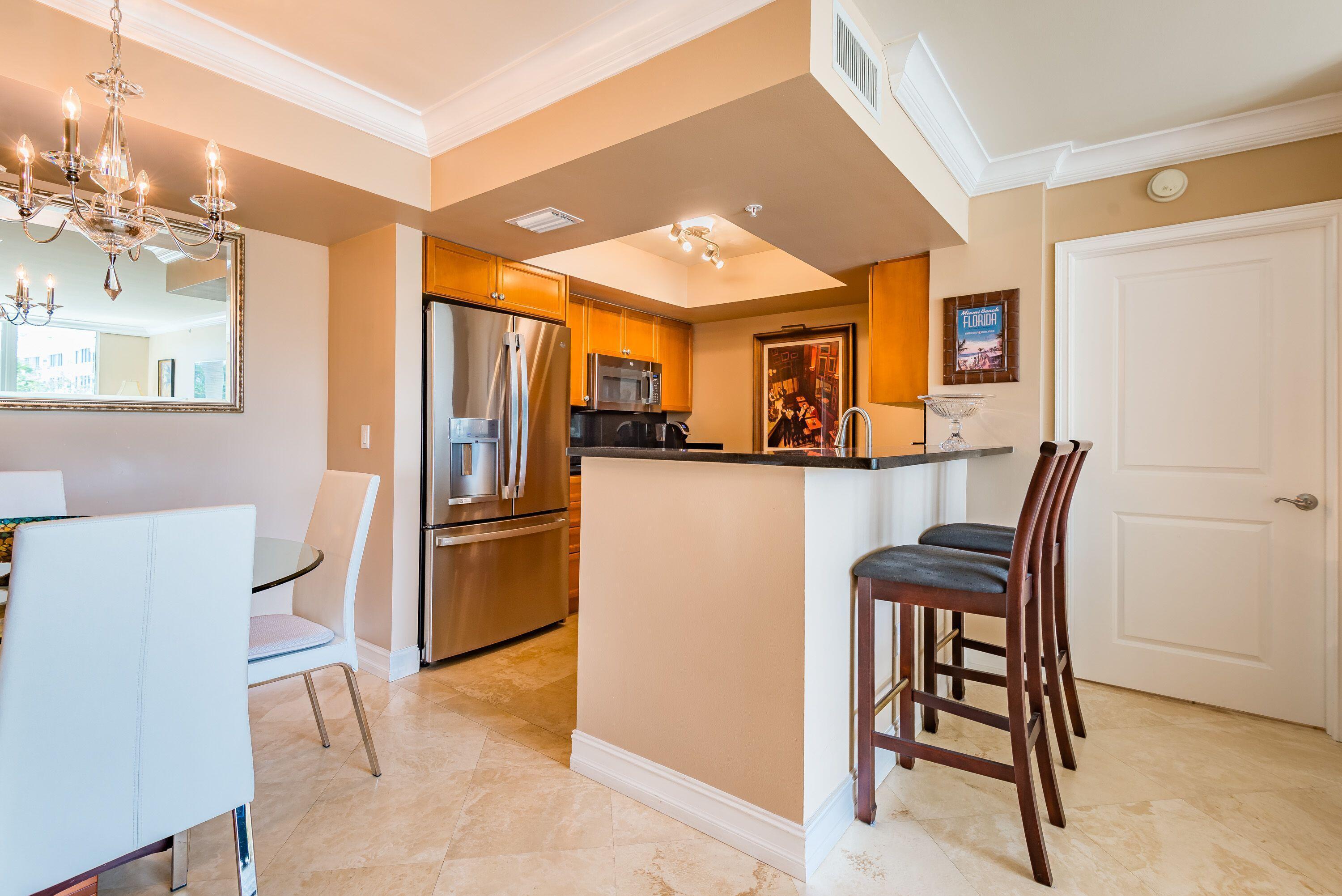 99 Southeast Mizner Boulevard, Unit 215 Boca Raton, FL 33432 - Photo 6 of 40 Kitchen